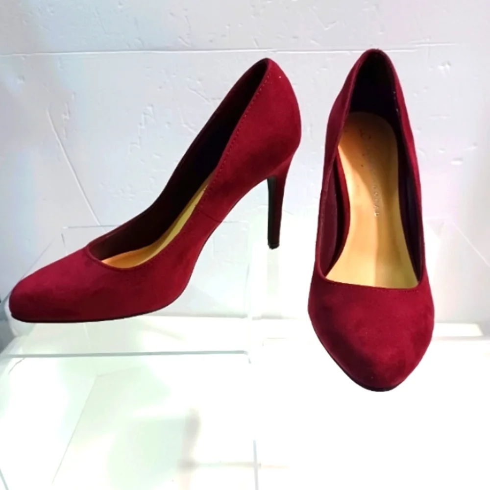 LC Lauren Conrad Slip-on Pumps, Size:9M, Color: Burgundy